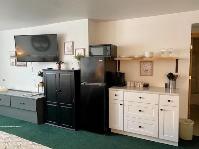 Moose Creek Lodge & Suites 코디 객실 사진