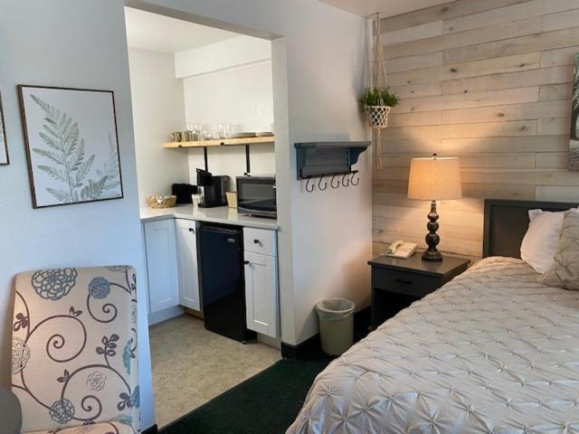 Moose Creek Lodge & Suites 코디 객실 사진