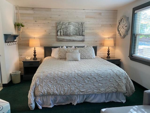 Moose Creek Lodge & Suites 코디 객실 사진